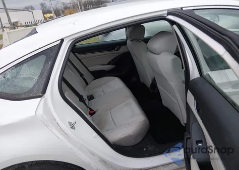 2018 Honda Accord Lx z USA, uszkodzony, nr VIN 1HGCV1F15JA226245